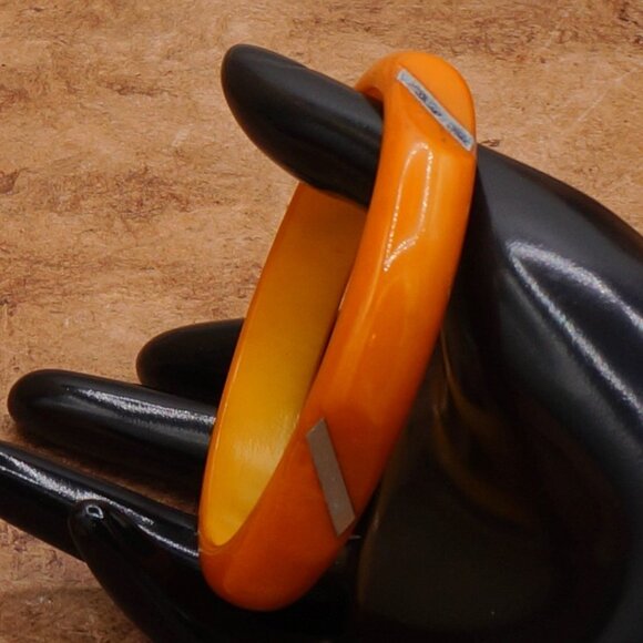 1930-50 Vintage Bakelite Butterscotch Orange Carved Bangle W/ Metal Inlay 8 Inch - Picture 11 of 12